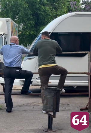 Саратовский актер поделился кадрами с площадки новых «Праздников»